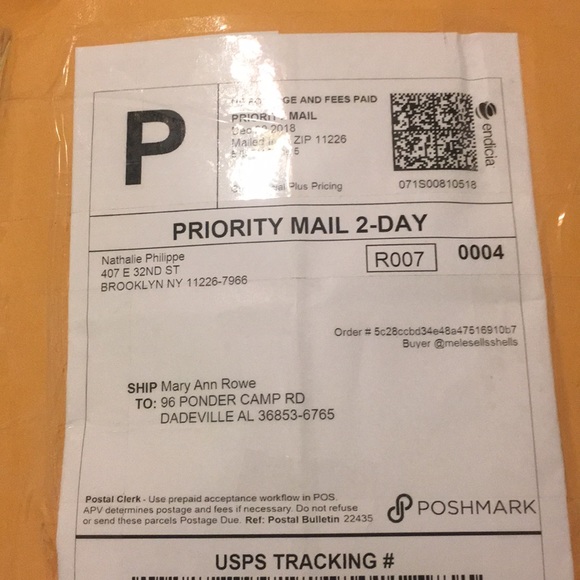 Meet your Posher, Nathalie - Picture 1 of 2